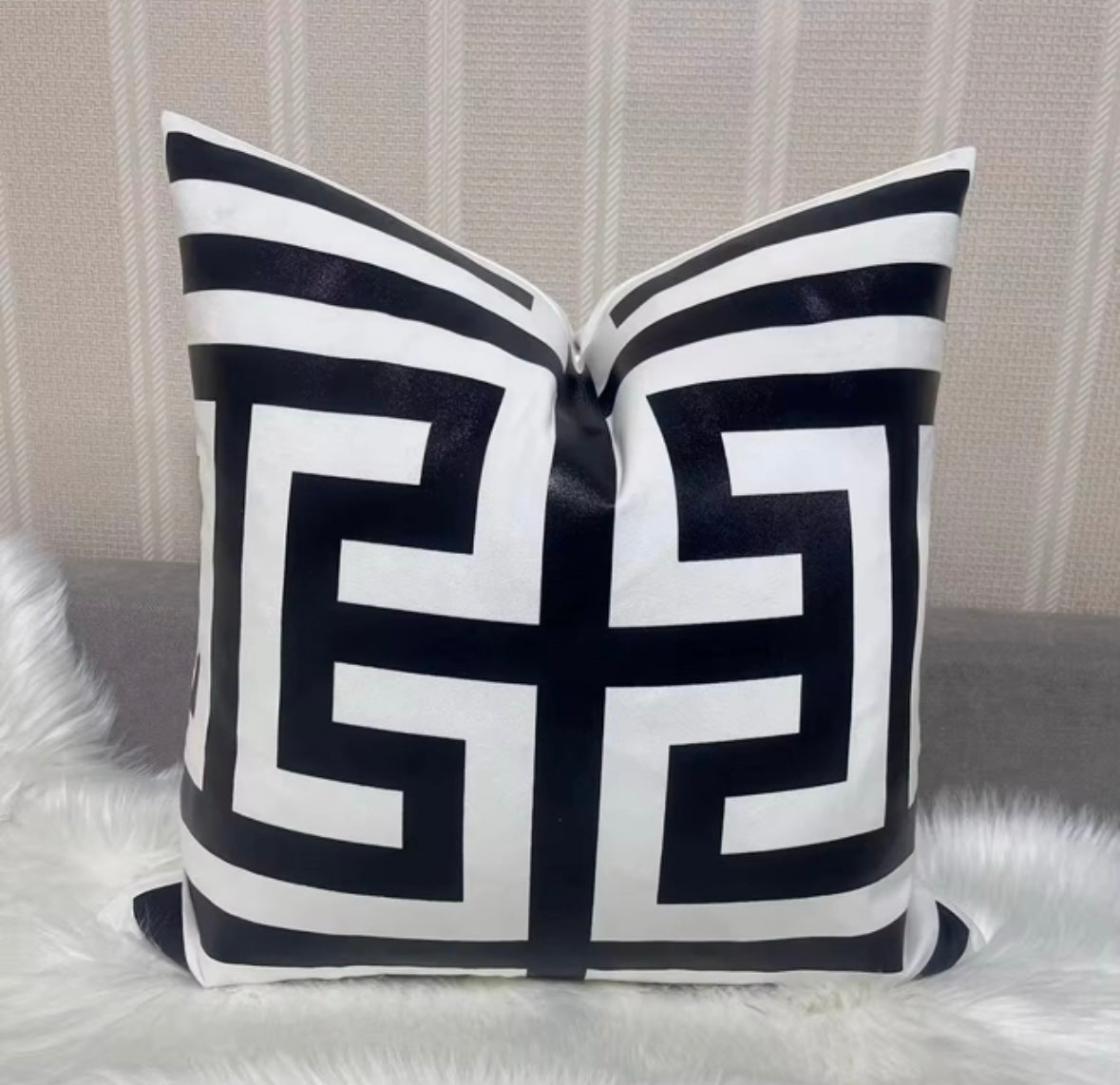 Geometric Black & White Cover - 60x60cm